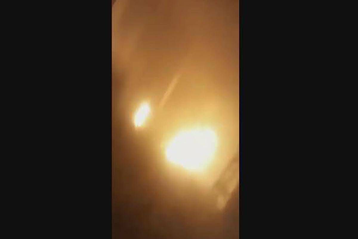 Urla, fumo e fiamme: raid sulla sede della Mezzaluna Rossa a Gaza -