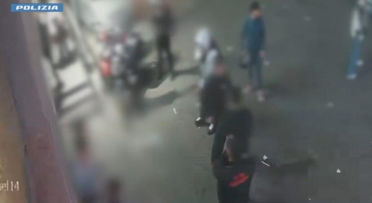 Aggressione omofoba in un fast food di Catania | Cosa si nasconde dietro la violenza tra i giovani? -