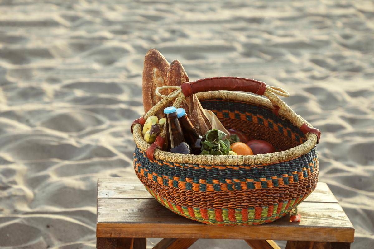 Estate e rischi pranzi in spiaggia, i consigli 'salva vacanza' -
