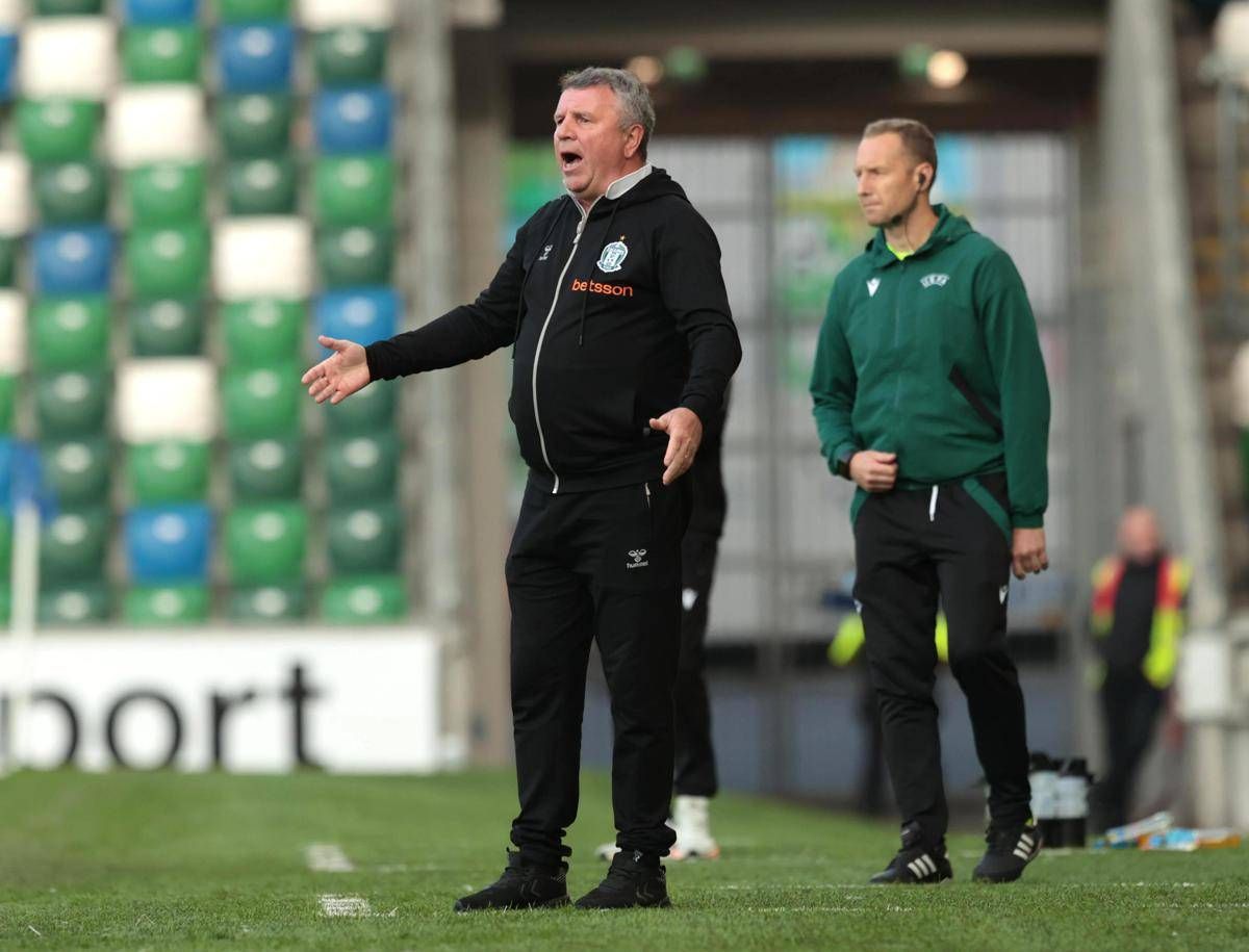 Lituania, valigie lanciate in campo contro l'allenatore: "Vattene" - 