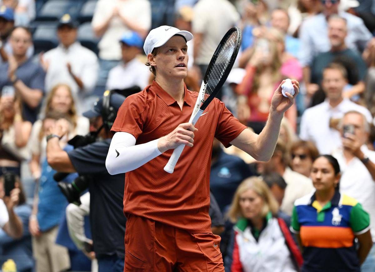 Sinner vince agli Us Open e autografa... un bambino -