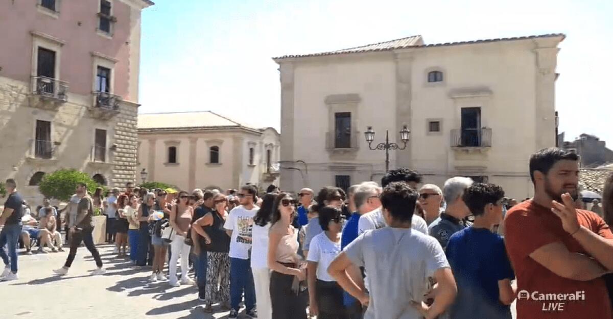 Pippo Baudo torna a casa | L'affetto incondizionato dei concittadini ti sorprenderĂ ! -