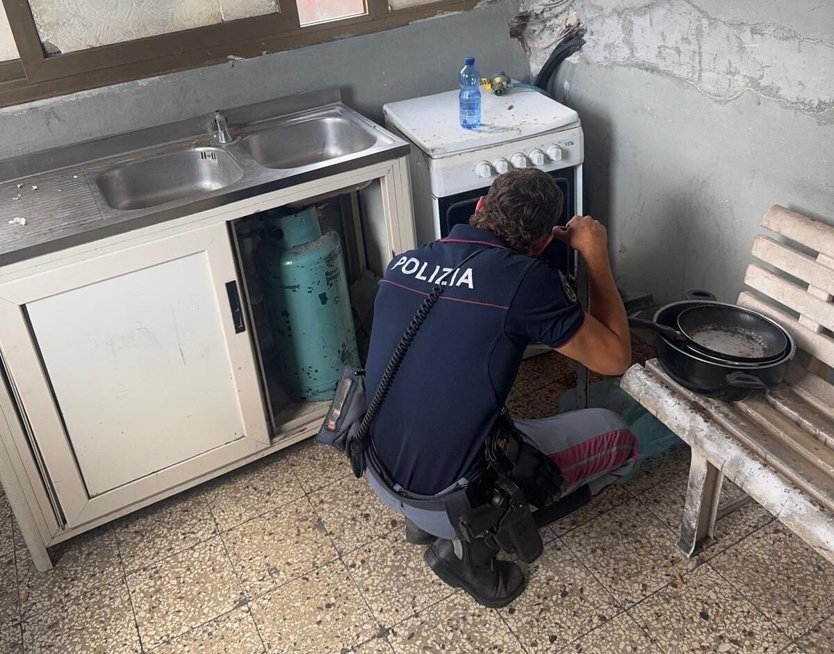 Pusher Arrestati a Catania | Ecco come una piazza di spaccio cercava di eludere la Polizia! - 