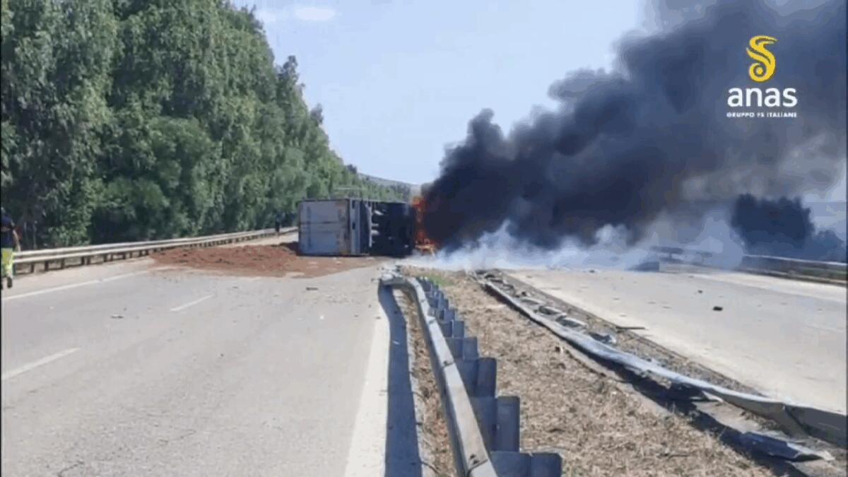 Incidente shock sull'A29 | La verità dietro il tir in fiamme che ha bloccato l'autostrada! -