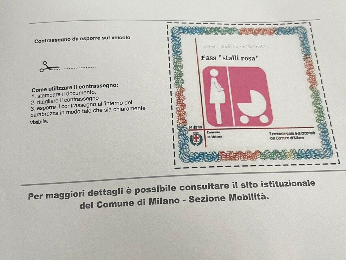 Milano introduce i primi stalli rosa per mamme e bambini | Scopri perché questa iniziativa potrebbe cambiare le regole del parcheggio! - 