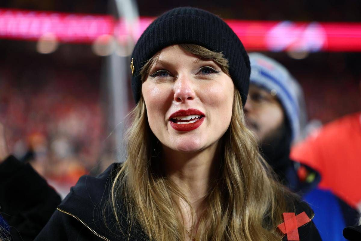 Taylor Swift tornerà con un nuovo album: l'annuncio nel podcast del fidanzato - 