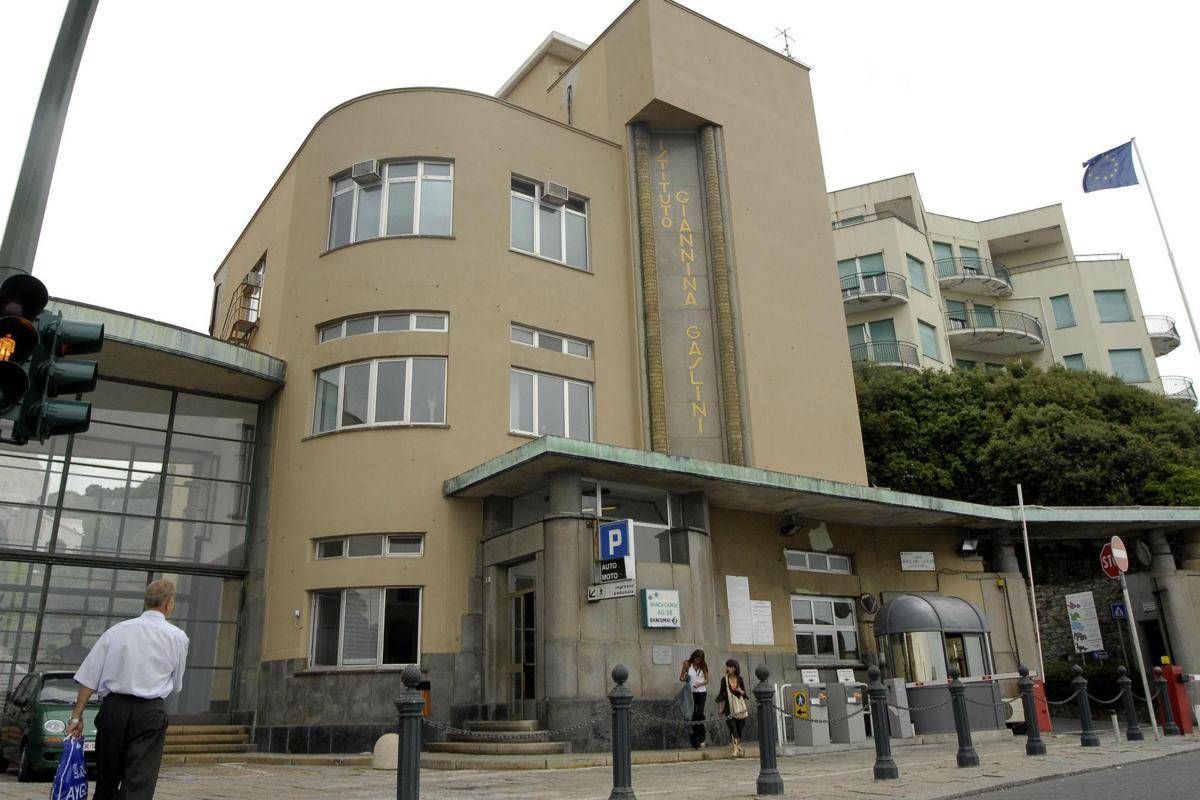 Savona, morto il bambino colto da malore in spiaggia ad Albenga - 