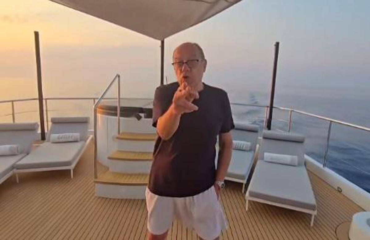 "Mi imbarcai su un cargo...", Verdone e gli auguri di Ferragosto citando Borotalco - 
