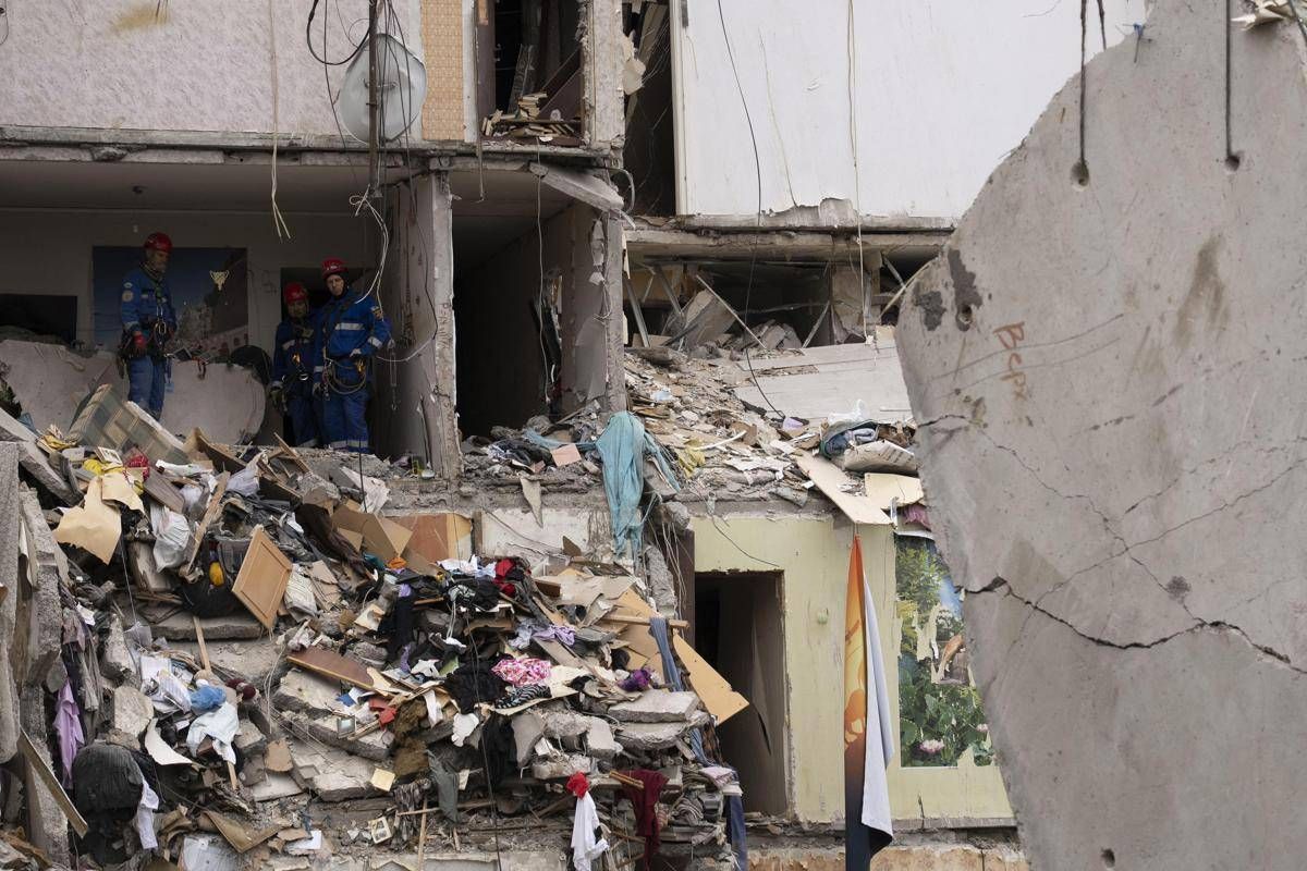 Ucraina-Russia, Zelensky: "Cinque bambini tra i 31 morti in attacco Kiev" -