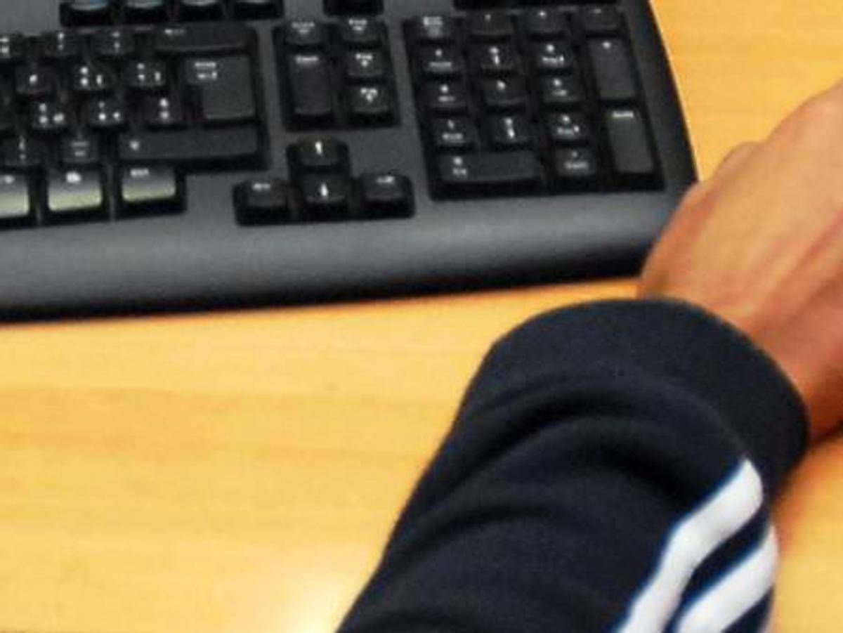 Usa, genitori di un 16enne fanno causa a OpenAi: "ChatGpt lo ha incoraggiato a suicidarsi" -