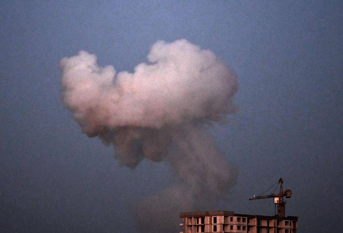 Ucraina, massiccio attacco notturno su Kiev. Zelensky: "Almeno 8 morti" -
