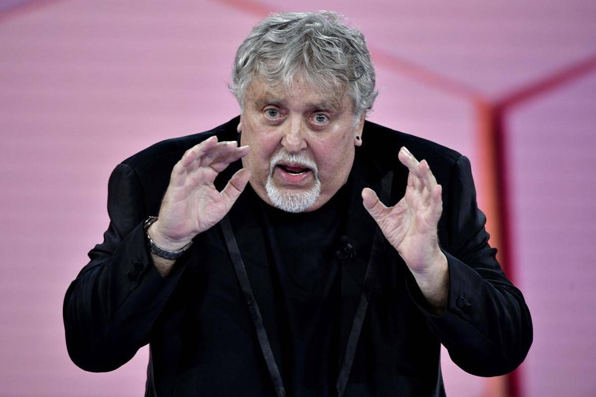 Maurizio Mattioli smentisce fake news sulla sua morte: "Ancora vivo, alla faccia vostra" -