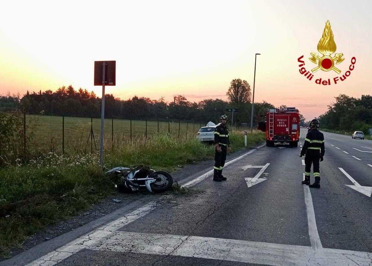 Scontro tra auto e moto nel milanese, un morto e un ferito - 