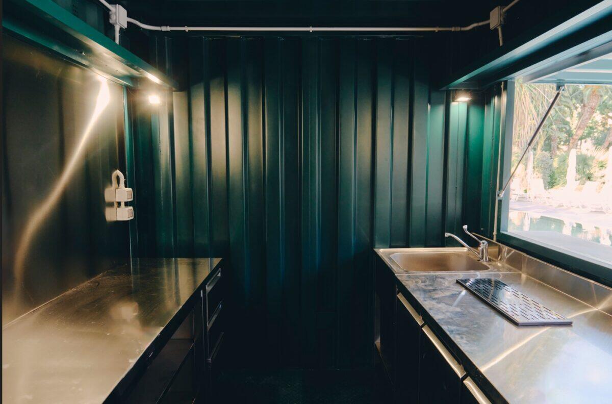 Un bar in un container? | Scopri come Sorrento ridefinisce l'eleganza del relax! -