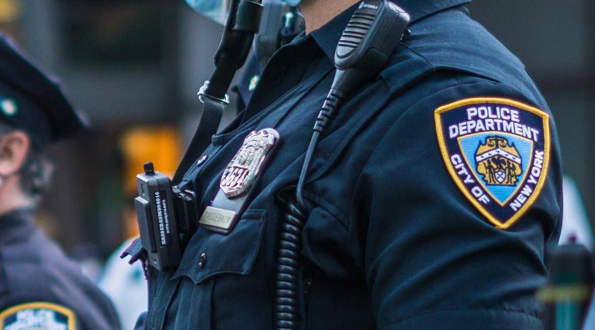 New York, un ragazzo di 17 anni apre il fuoco a Times Square: 3 feriti -