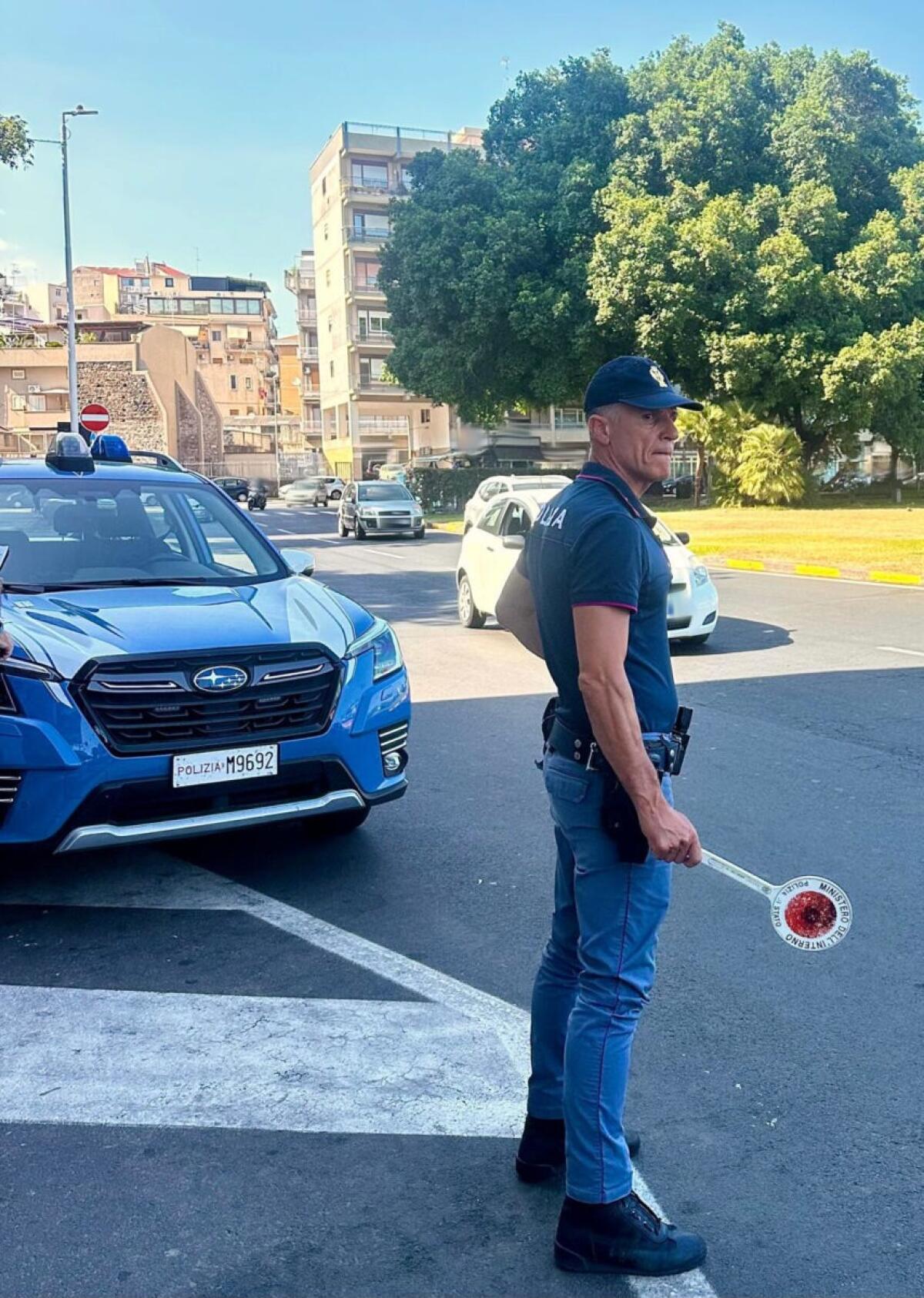 Controlli a tappeto dalla Polizia di Catania | Scopri cosa hanno scoperto nei quartieri piĂą affollati! -