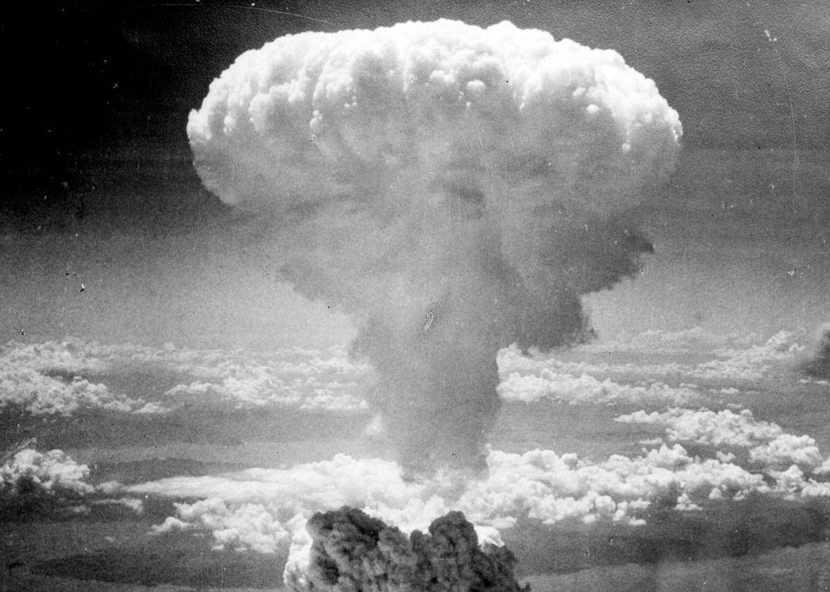 Hiroshima, ecco chi premerebbe il "bottone nucleare" se l'Italia avesse la bomba atomica -