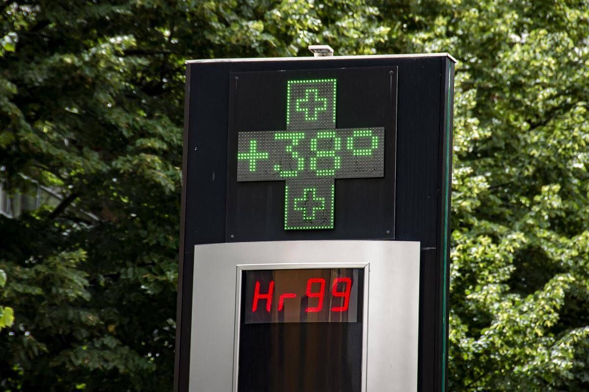 Il caldo stringe la morsa sull'Italia, oggi 6 città bollino arancione e 13 in allerta gialla -