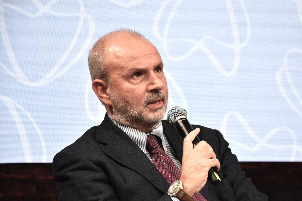 Vaccini, Schillaci revoca Nitag dopo polemica per nomina due membri sostenuti dai No Vax - 