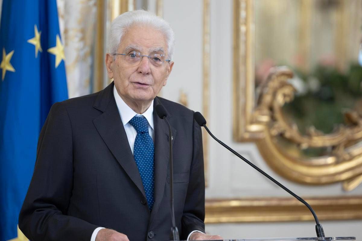 Mattarella: "Nostro tempo segnato dalle guerre, giovani siano costruttori di pace" -