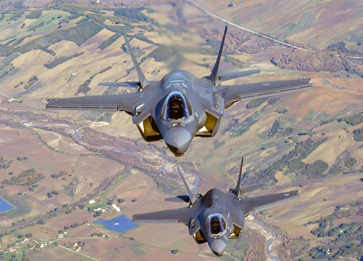 Nato: F-35 italiani basati in Estonia intercettano jet russi -