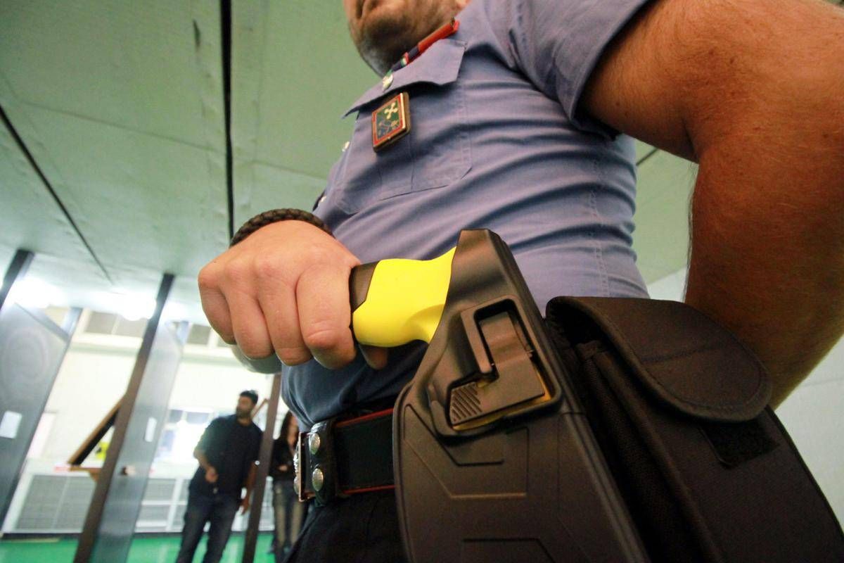Olbia, fermato col taser: 57enne muore in ambulanza -
