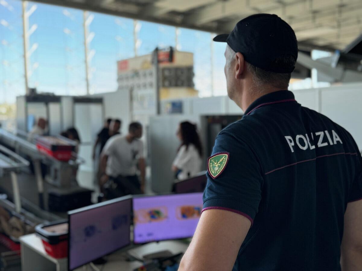Tentativo di fuga in aereo | La polizia di Catania smaschera un passaporto contraffatto! - 