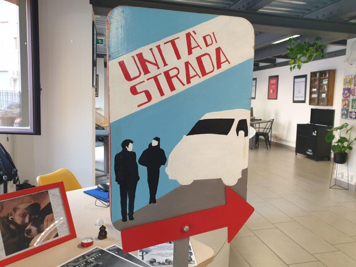 Bologna distribuisce pipe per il crack | La destra parla di 'follia' ma è davvero così? -