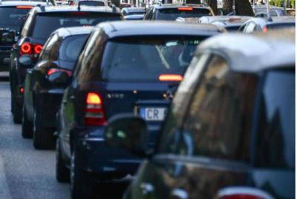 Autostrada A1 chiusa a nord di Roma, traffico bloccato e code - 
