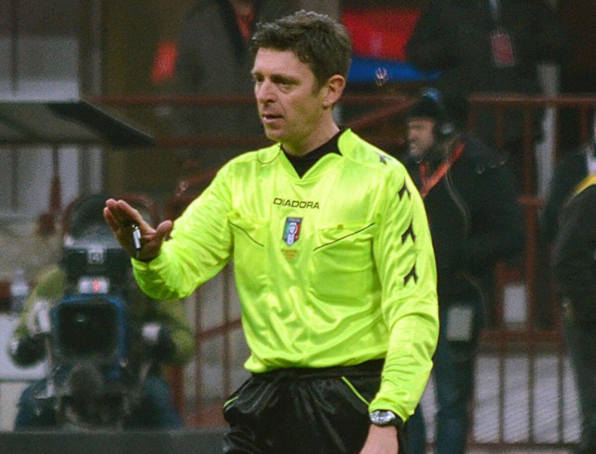 Arbitri in diretta | Il VAR da spina nel fianco a strumento di trasparenza? - 