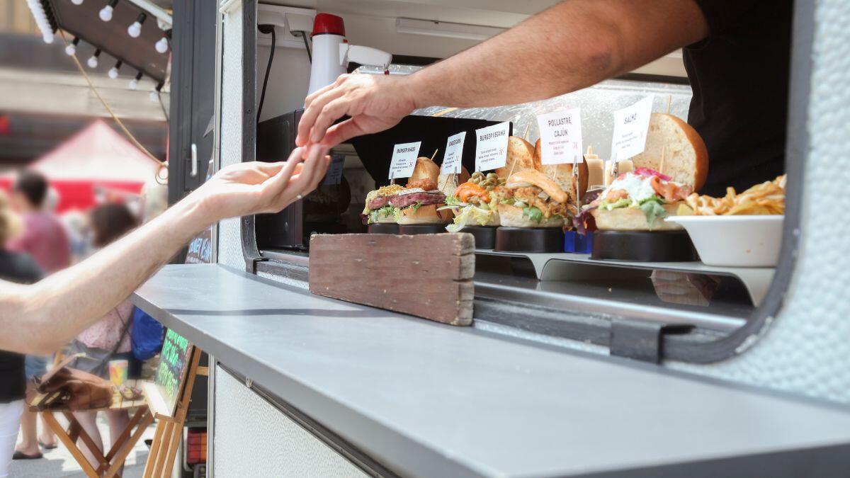 Scoperto un food truck abusivo a Palermo | Quali segreti si celano dietro le ultime tendenze culinarie? -