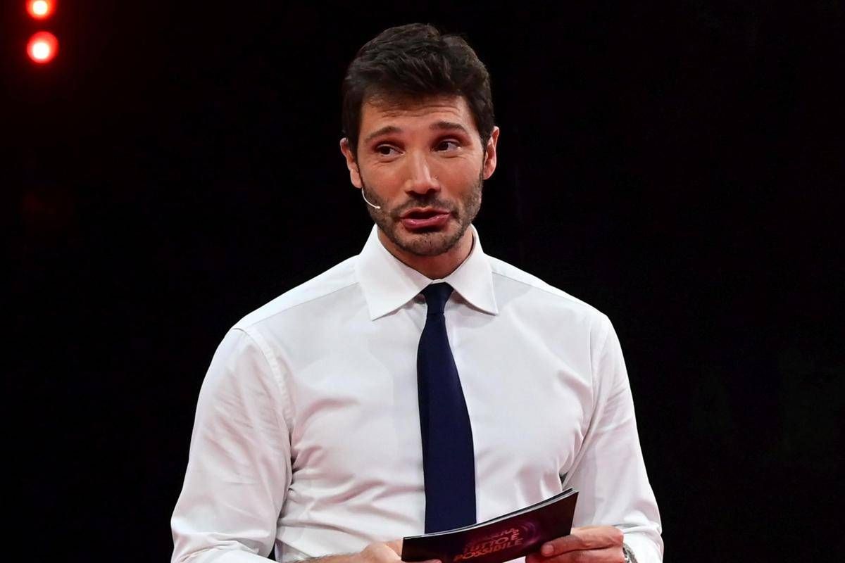Il legale di Stefano De Martino sui video privati: "Come sta? Chiunque sarebbe offeso e triste" - 