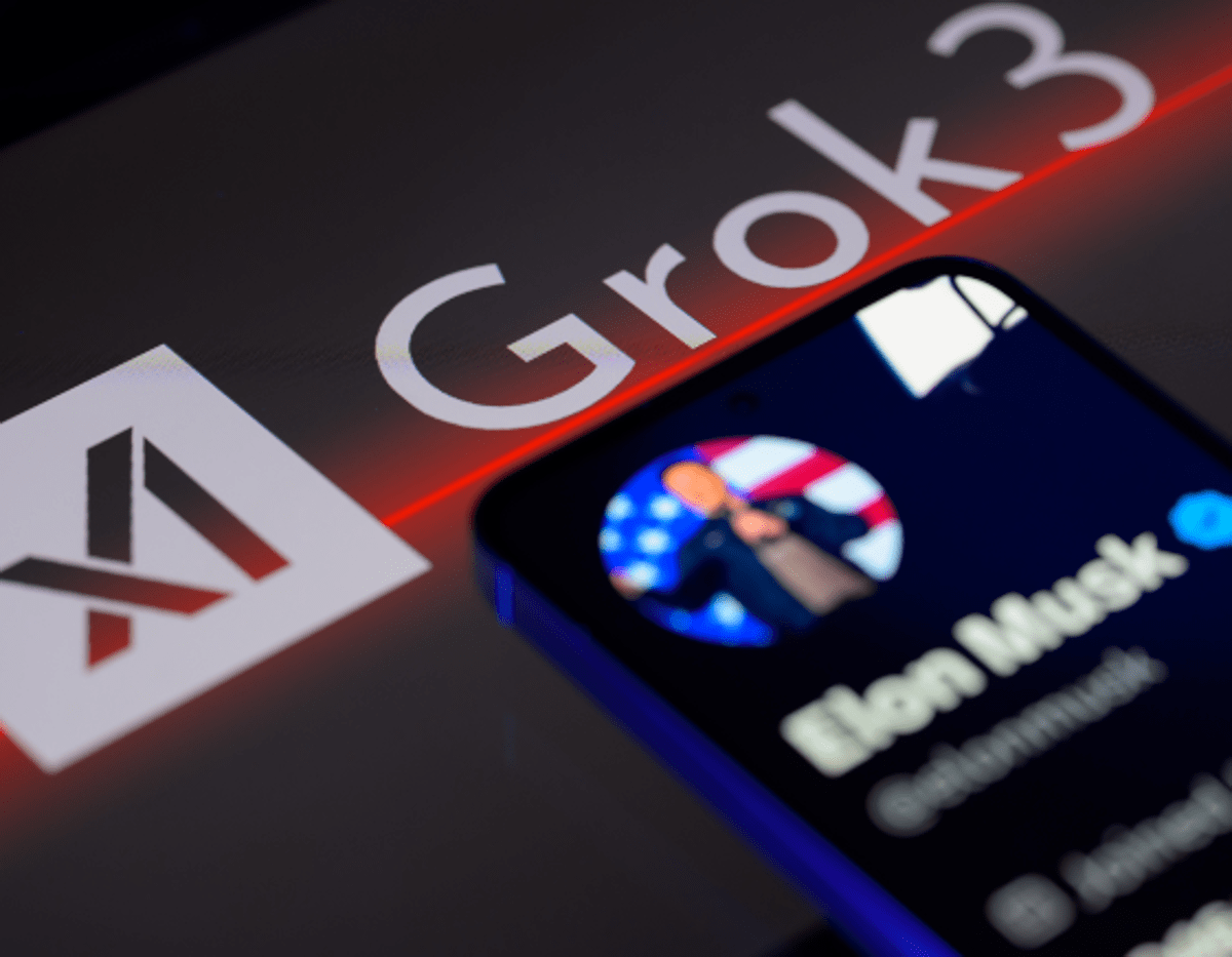 "Grok sospeso per violazione delle regole", AI di Elon Musk sotto accusa - 