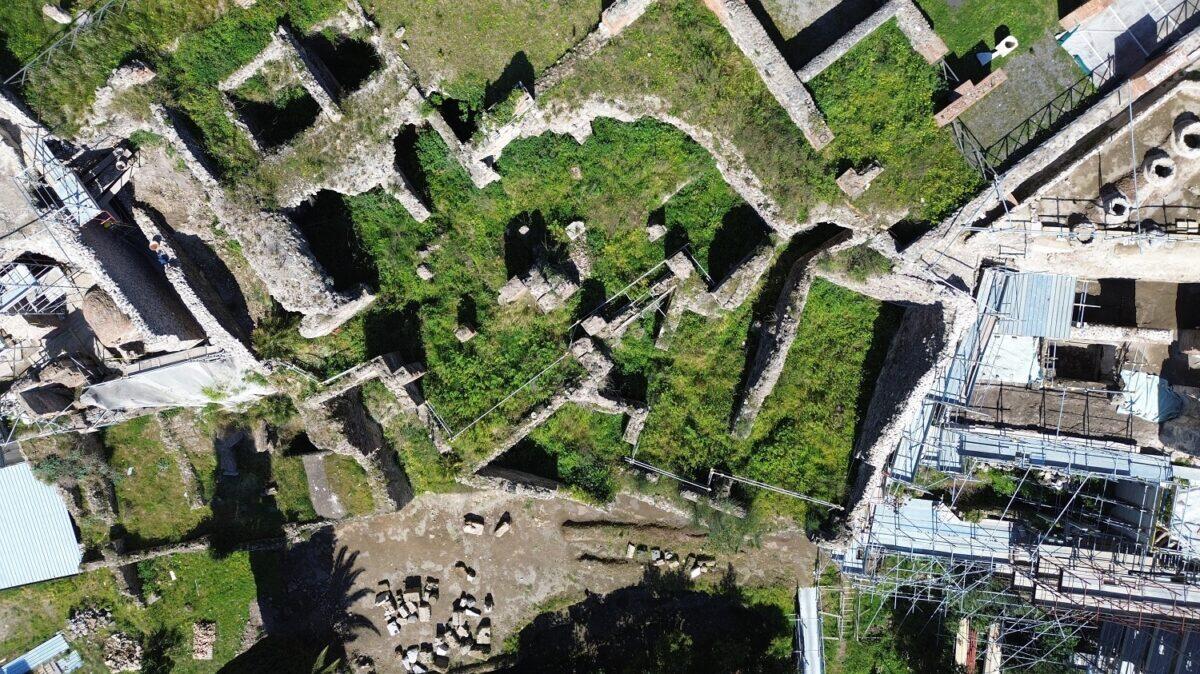 Pompei rioccupata: la sorprendente vita tra le macerie che nessuno conosceva! | Scopri cosa accadde dopo l'eruzione del 79 d.C. -