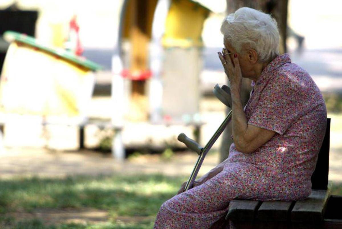 Truffe agli anziani, quali sono le più comuni e come difendersi -
