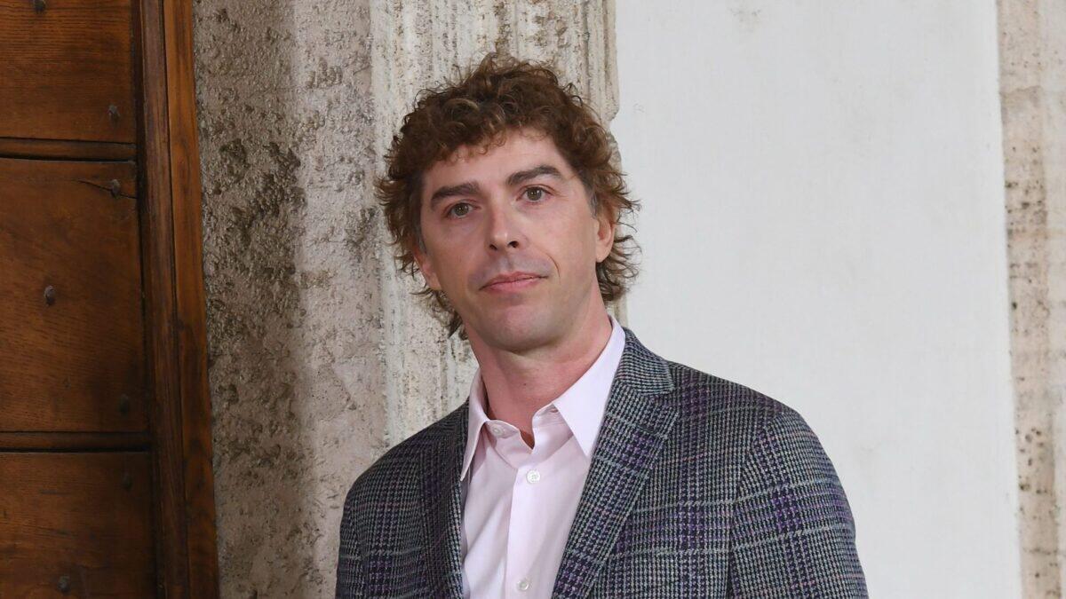 Michele Riondino svela la bandiera palestinese al Lido di Venezia | Perché il suo gesto fa discutere il mondo dello spettacolo? - 