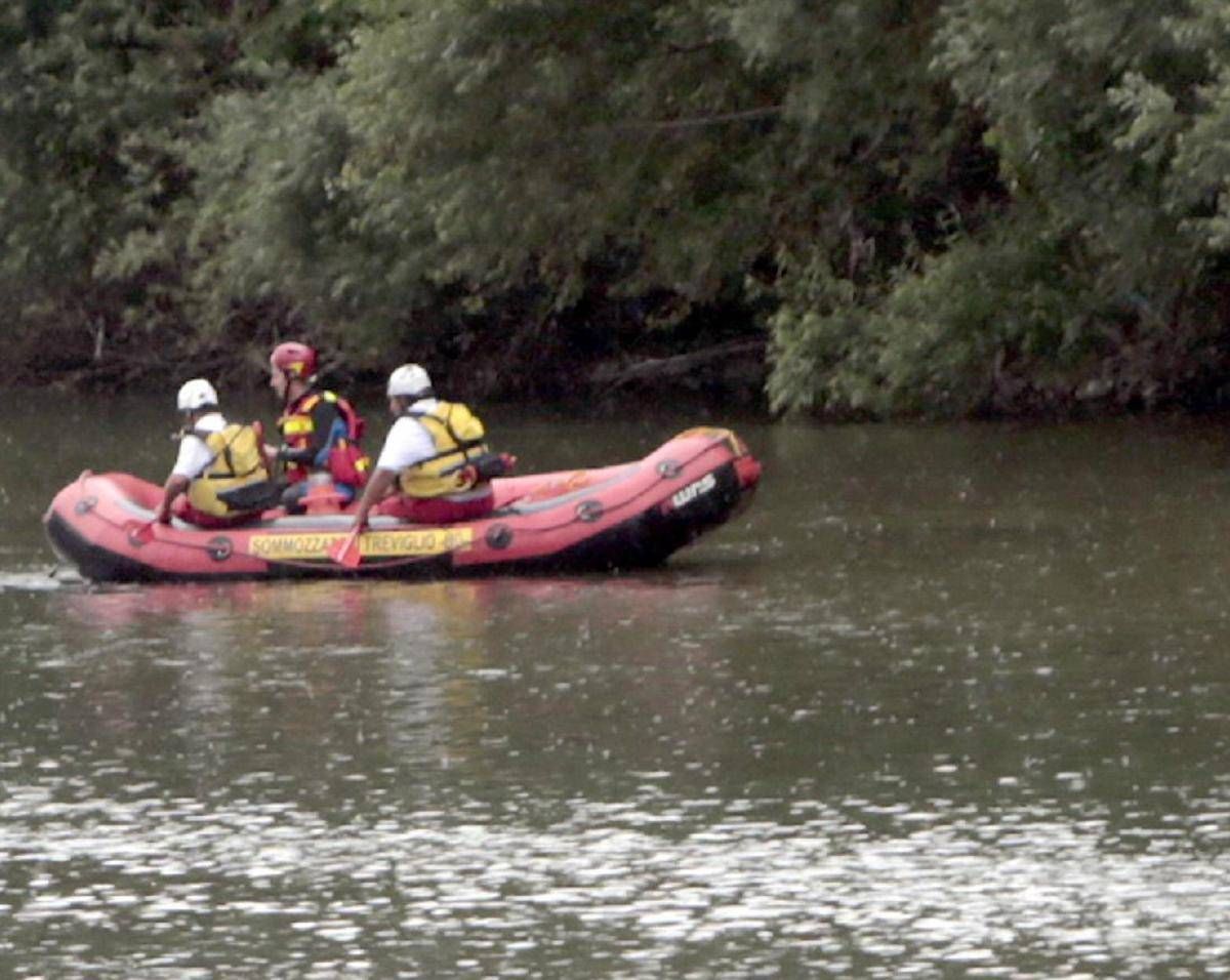 Maltempo nell'ennese, due auto nel torrente Crisa: si cerca un disperso - 