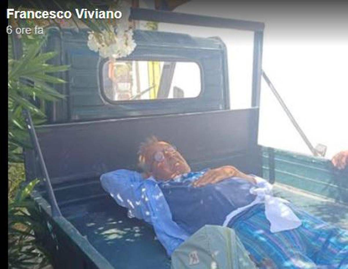 Stromboli, si frattura il femore ma non c'è ambulanza: trasportato in motoape -