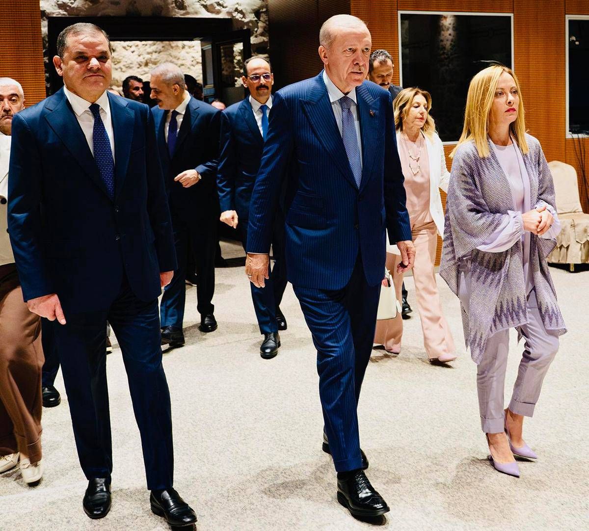 Migranti, Meloni a Istanbul con Erdogan e Dbeibah: "Più cooperazione e sostegno a Libia" -