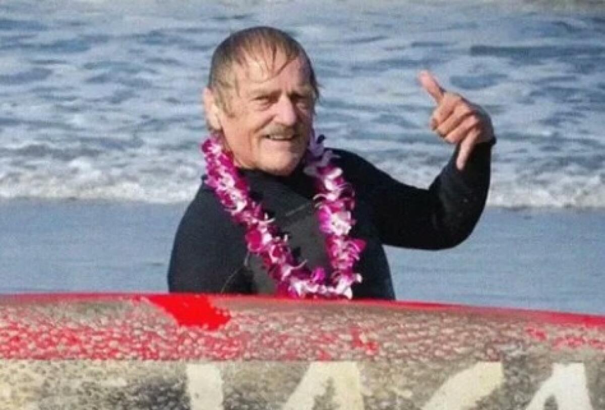 Surfista leggendario batte un incredibile record di 14.642 giorni consecutivi | Ma il suo segreto dietro questa follia lasciò tutti senza parole! - 