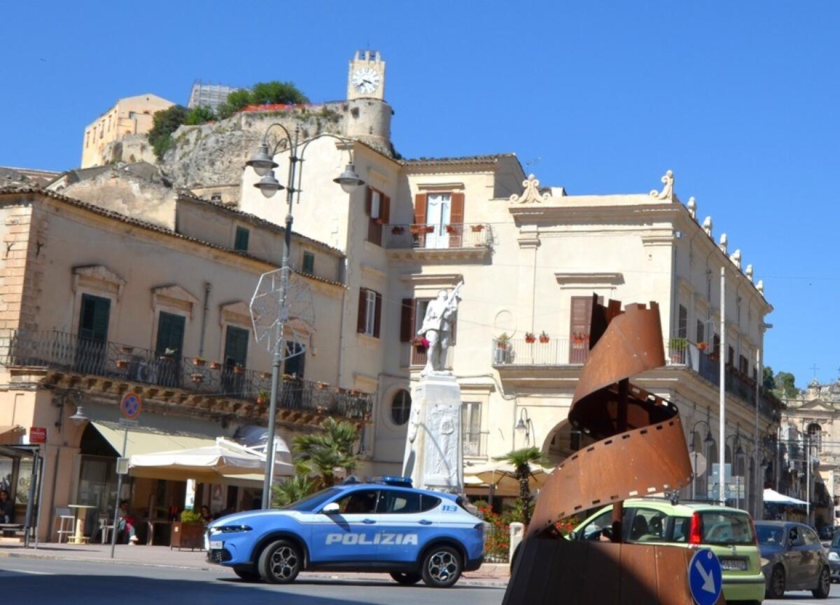 Maltrattamenti in famiglia scoperti da una chiamata inaspettata | La polizia di Ragusa interviene per proteggere una madre e i suoi figli - 