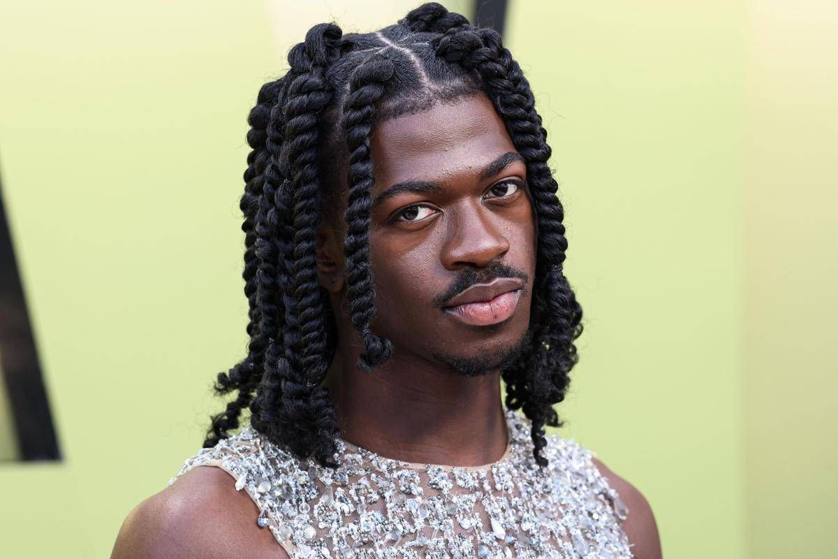 Lil Nas X arrestato a Los Angeles, trovato in strada in mutande e stivali da cowboy -