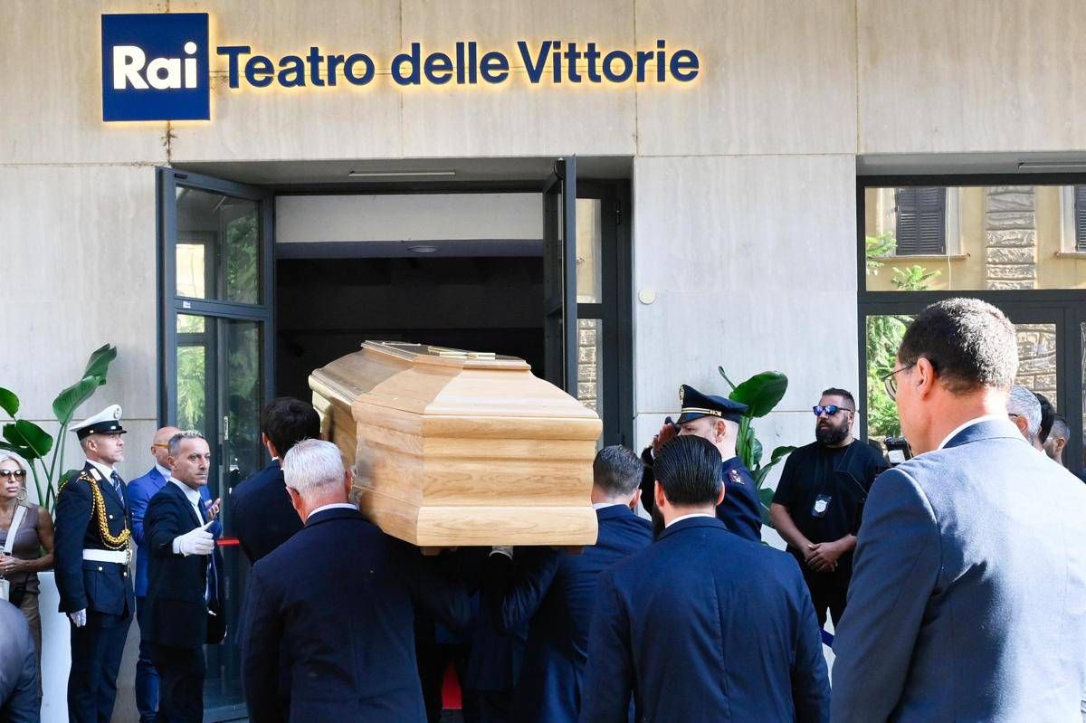 Baudo, feretro al Teatro delle Vittorie per la camera ardente - 