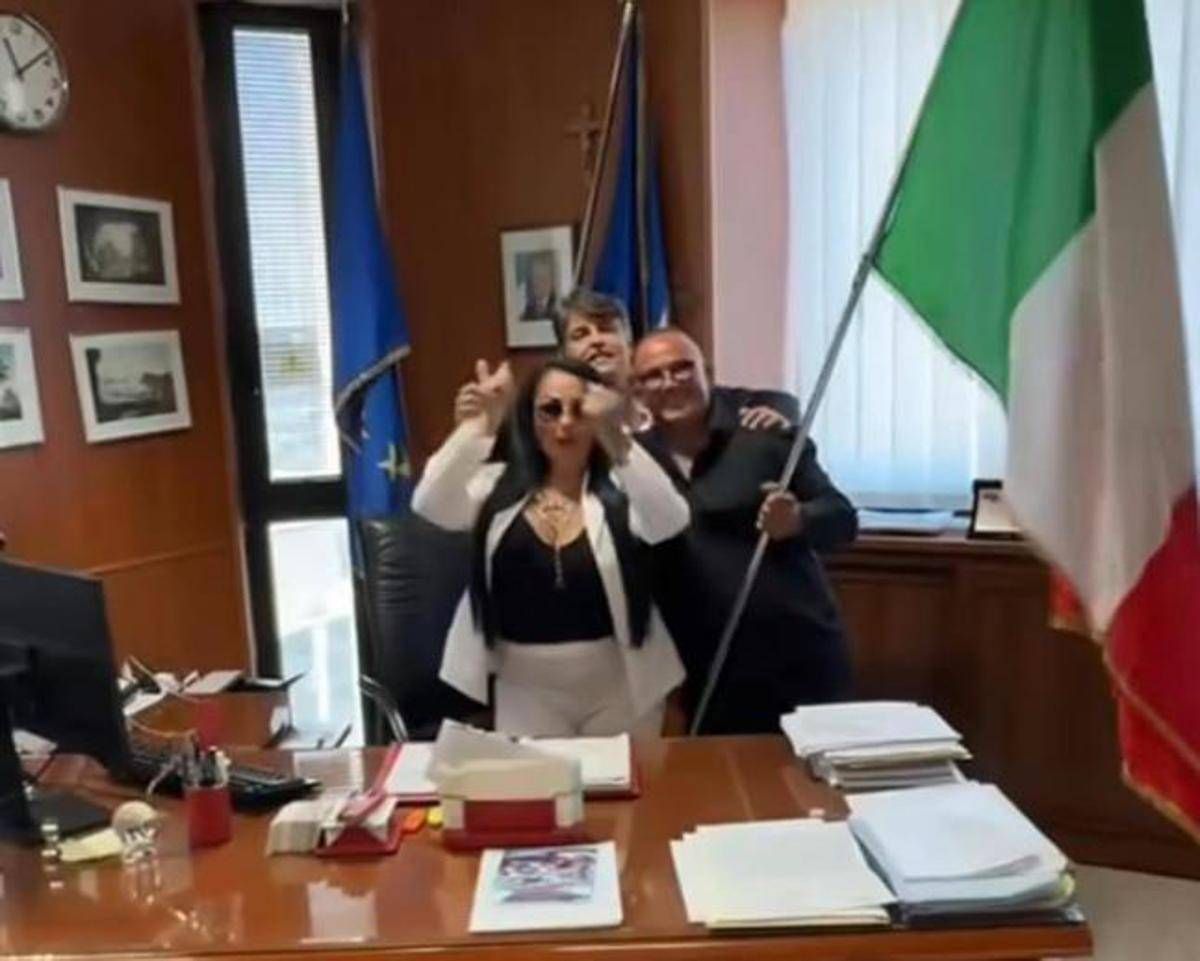 La titoker Rita De Crescenzo alla Regione Campania, bufera per video - 