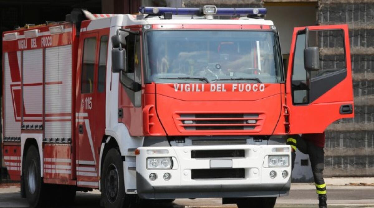 Incendio devastante a Ostia | Le drammatiche conseguenze che non ti aspetti per i vigili del fuoco! -