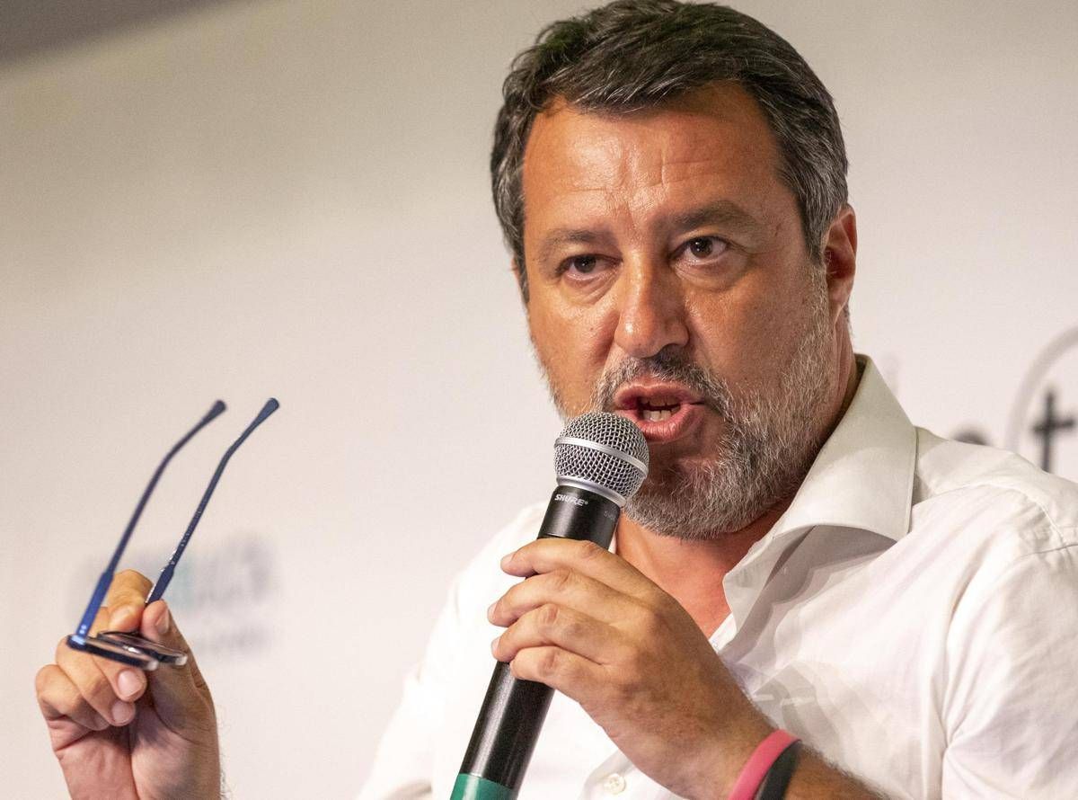 Salvini: "Governo non manderà soldati italiani a morire in Ucraina o in Russia" -