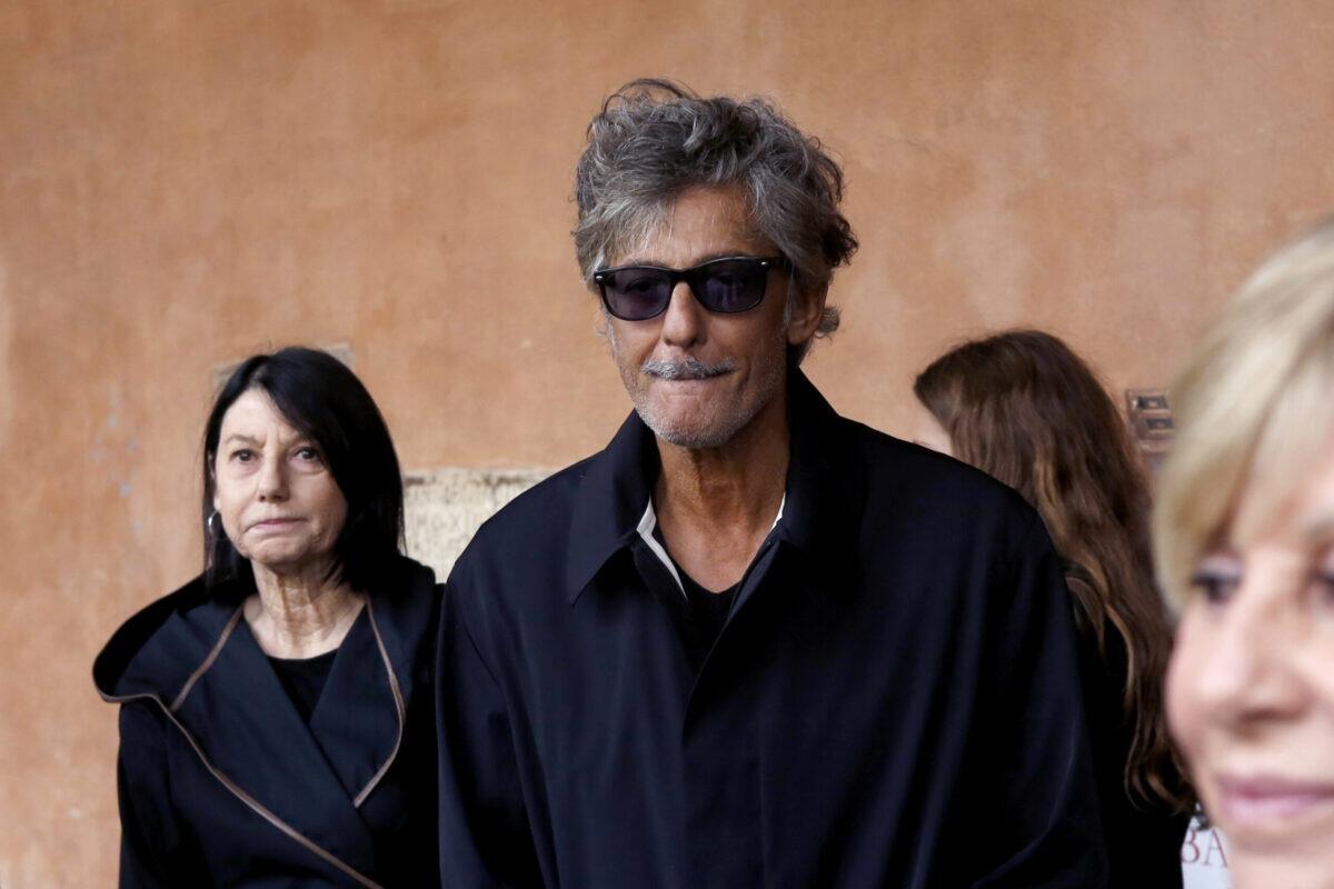 Furto da 300.000 euro nella villa di Fiorello | È la quarta volta che succede: cosa nasconde questa storia? - 