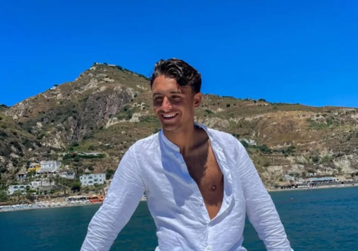 Giovane trovato morto su uno yacht in Costa Smeralda | Una morte misteriosa che scuote un'intera comunità! - 