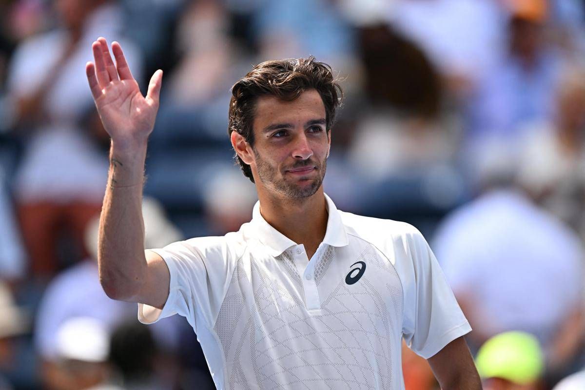 Us Open, Cobolli si ritira contro Musetti. Il toscano va agli ottavi e chiama applausi per l'amico-rivale -