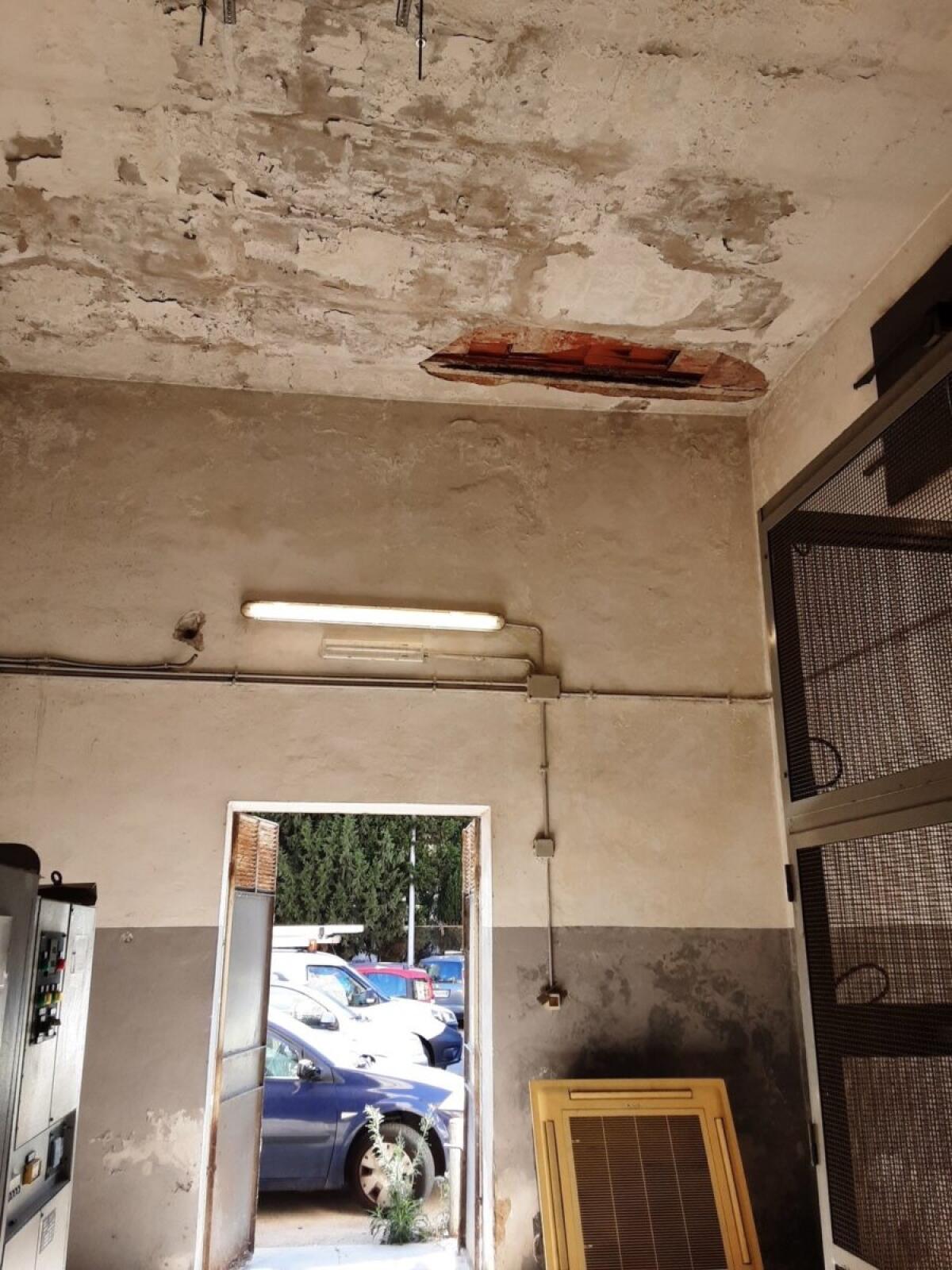 Cabina di illuminazione crolla a Palermo | Perché il Comune tace sulle vere cause? - 